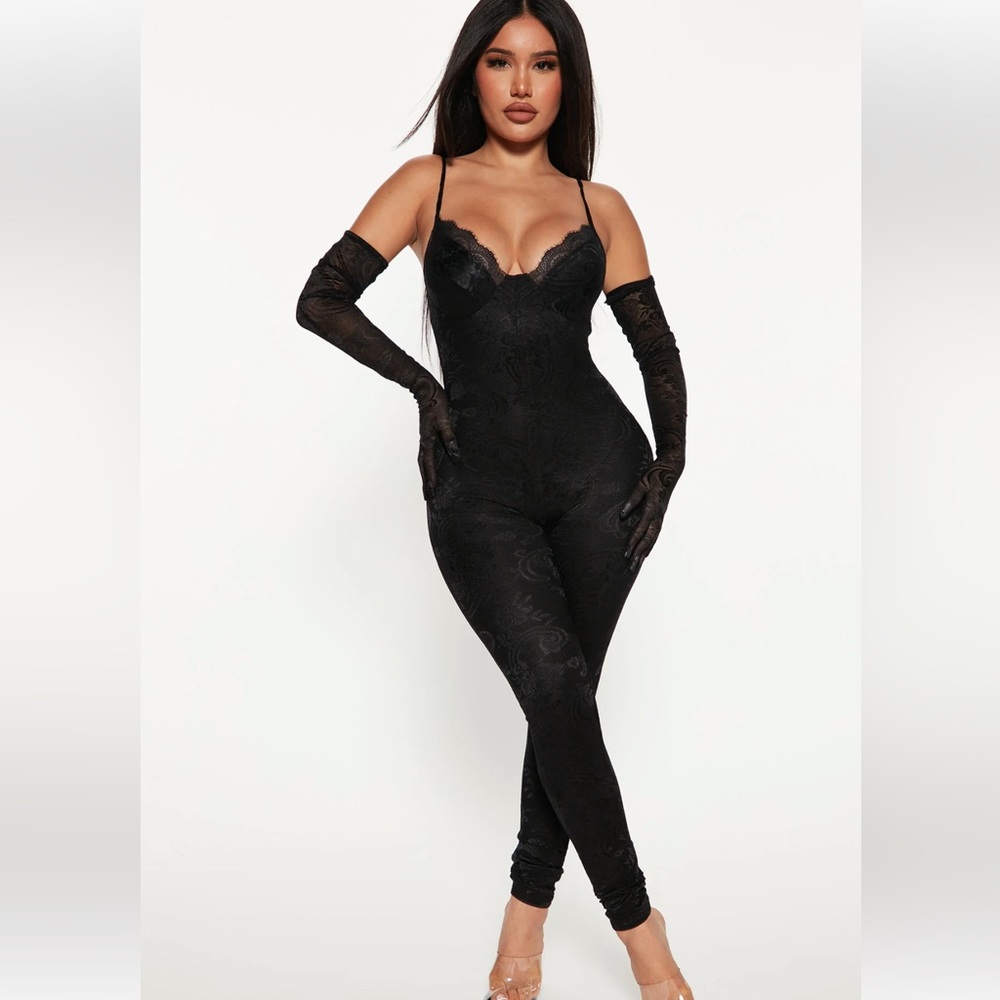 Lily Lace Jumpsuit NWT fashion nova